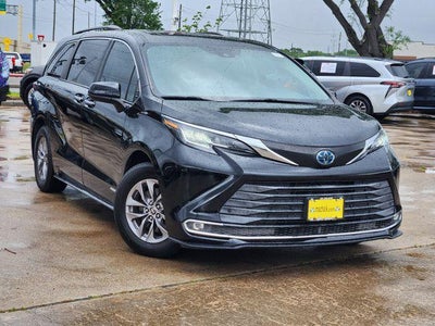 2021 Toyota Sienna XLE 8 Passenger