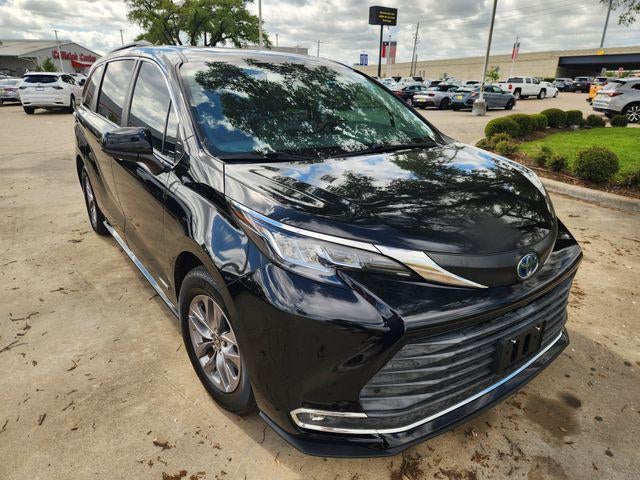 2021 Toyota Sienna XLE 8 Passenger