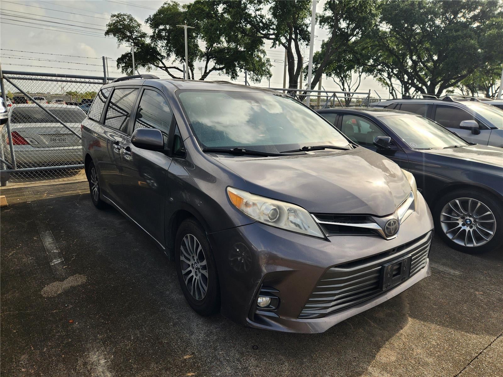 2018 Toyota Sienna XLE