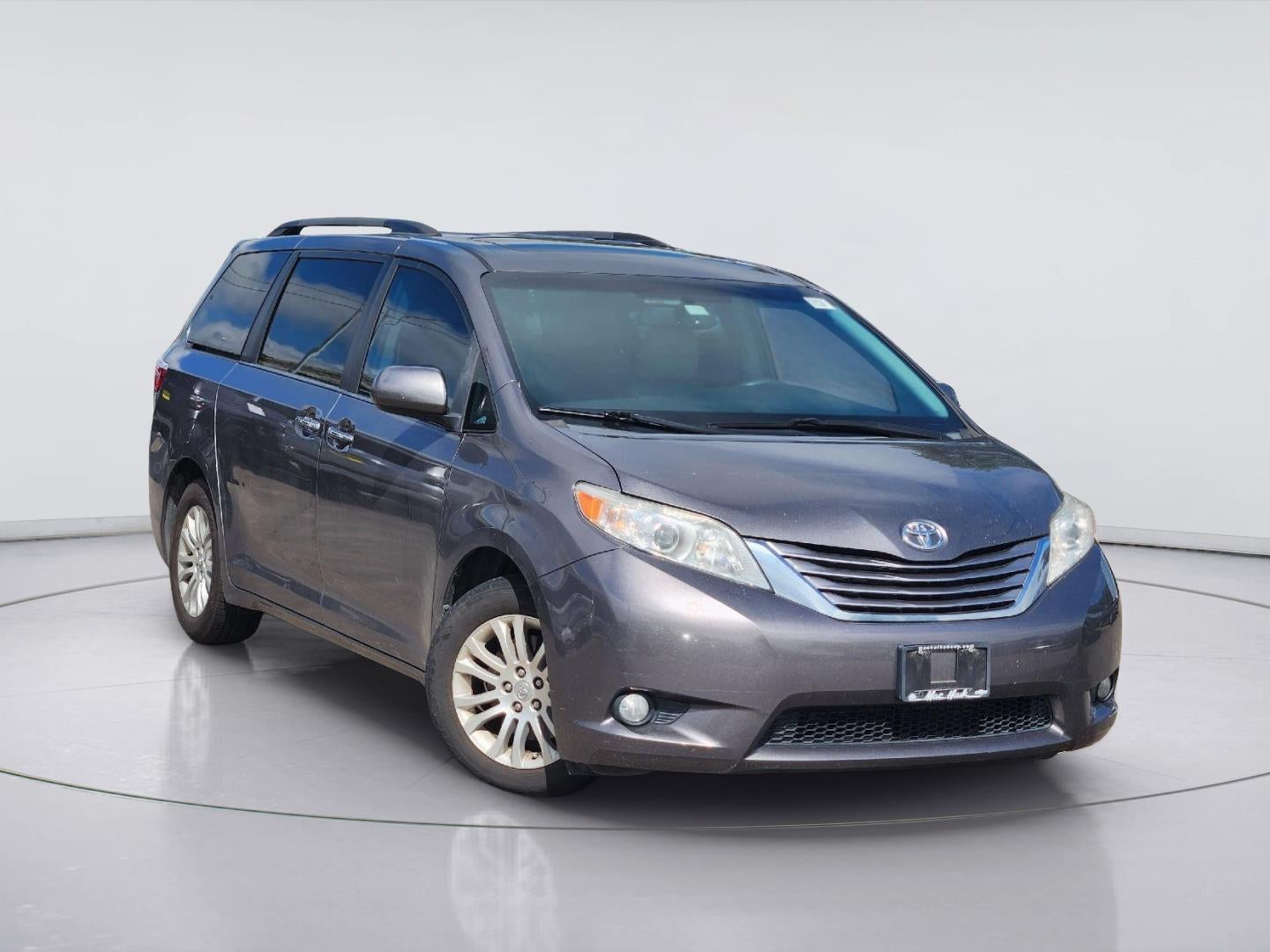 2017 Toyota Sienna XLE Premium 8-Passenger