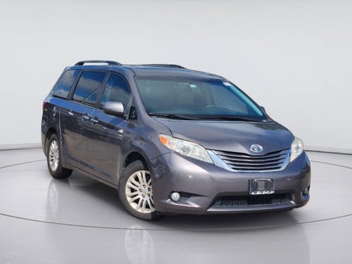 2017 Toyota Sienna XLE Premium 8-Passenger