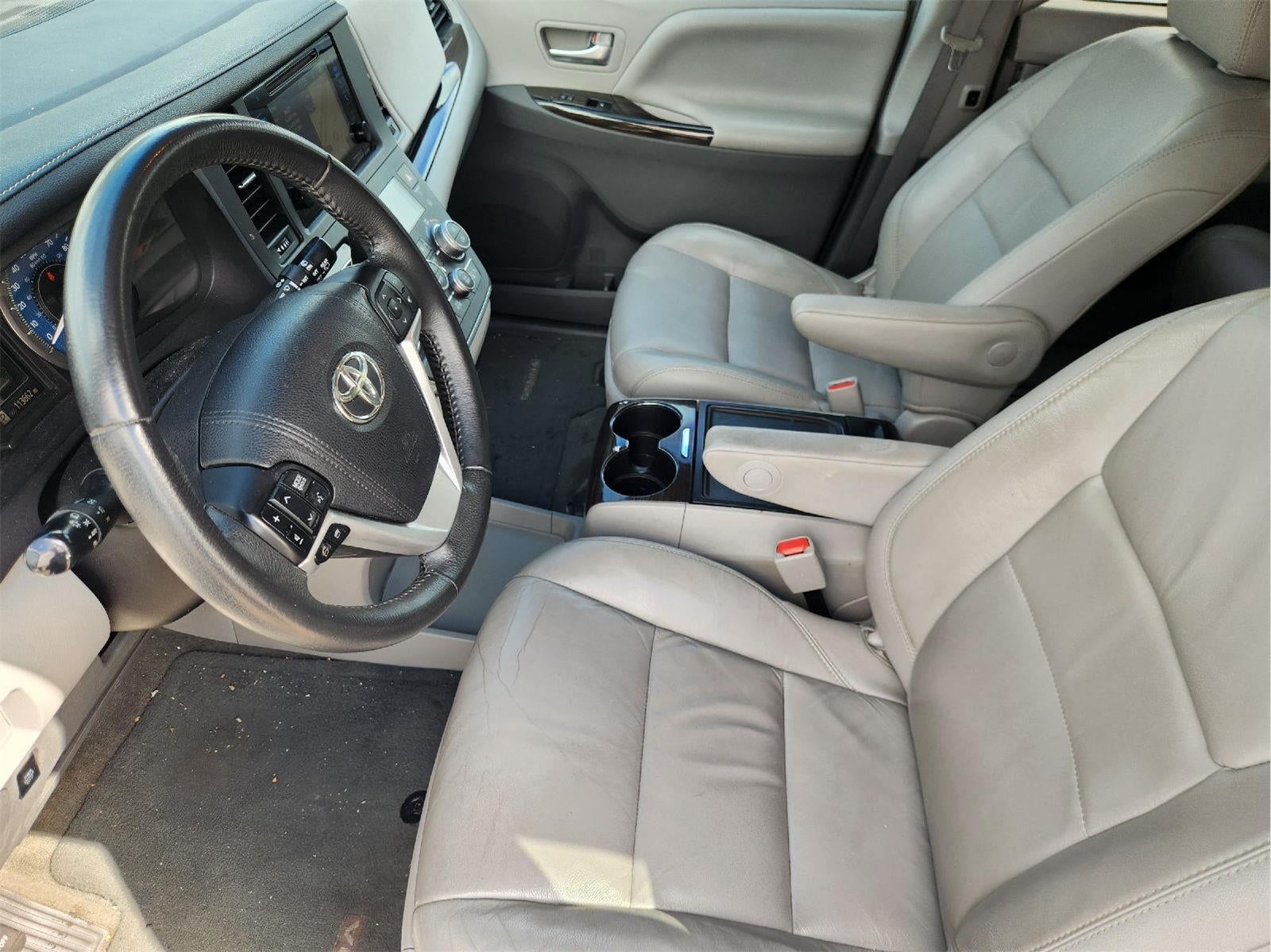 2017 Toyota Sienna XLE Premium 8-Passenger