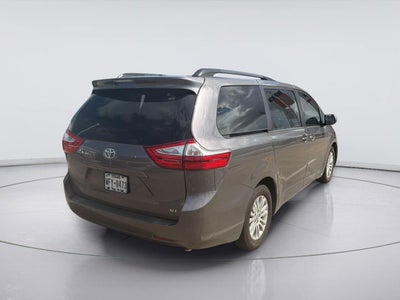 2017 Toyota Sienna XLE Premium 8-Passenger