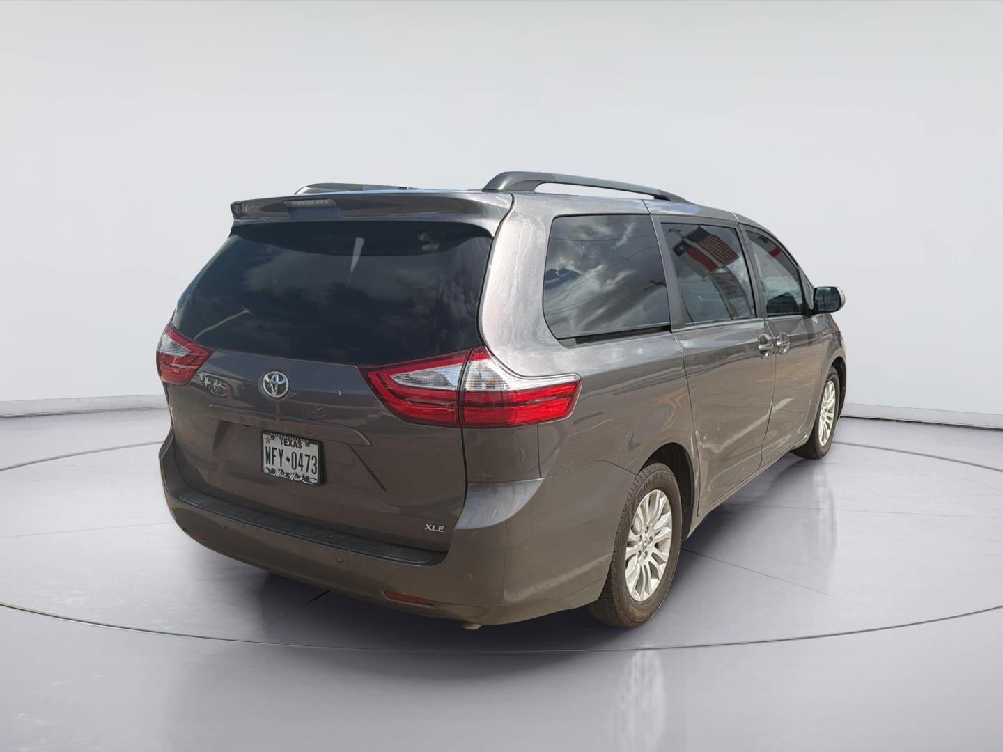 2017 Toyota Sienna XLE Premium 8-Passenger