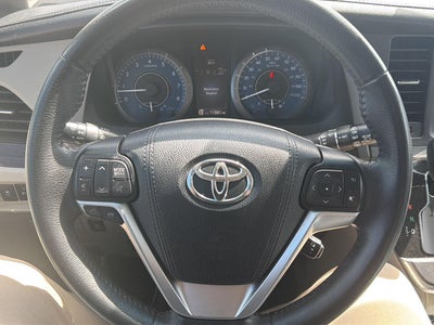 2017 Toyota Sienna XLE Premium 8-Passenger