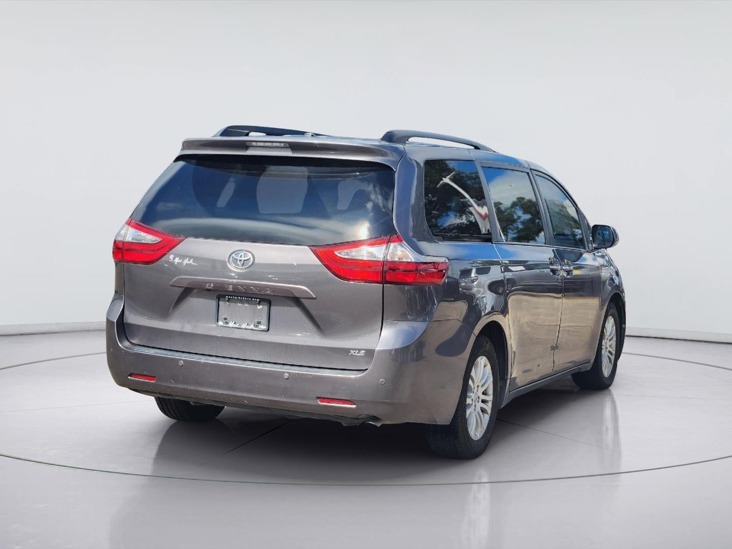 2017 Toyota Sienna XLE Premium 8-Passenger