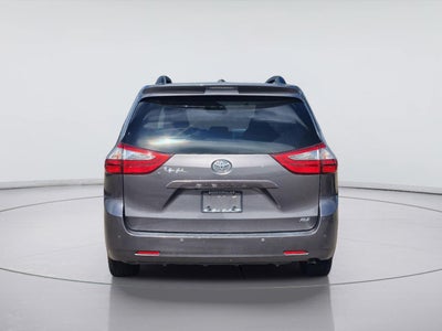 2017 Toyota Sienna XLE Premium 8-Passenger