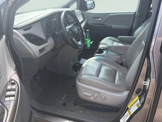 2017 Toyota Sienna XLE Premium 8-Passenger