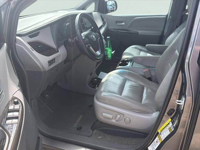 2017 Toyota Sienna XLE Premium 8-Passenger