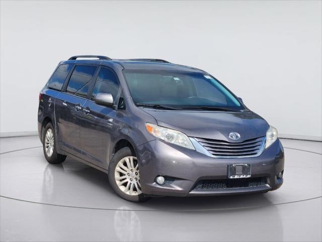 2017 Toyota Sienna XLE Premium 8-Passenger