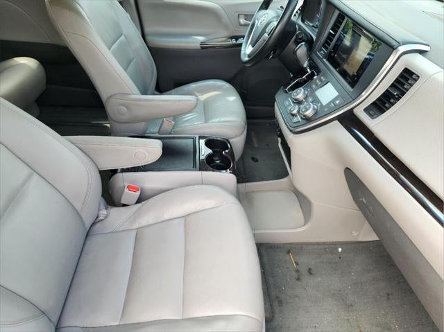 2017 Toyota Sienna XLE Premium 8-Passenger