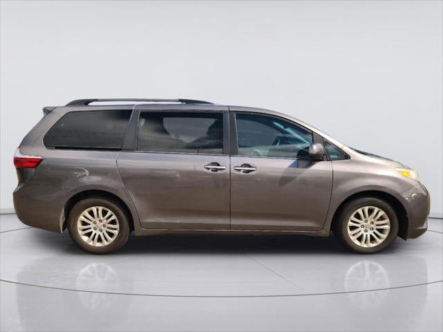 2017 Toyota Sienna XLE Premium 8-Passenger
