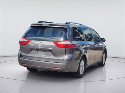 2017 Toyota Sienna XLE Premium 8-Passenger