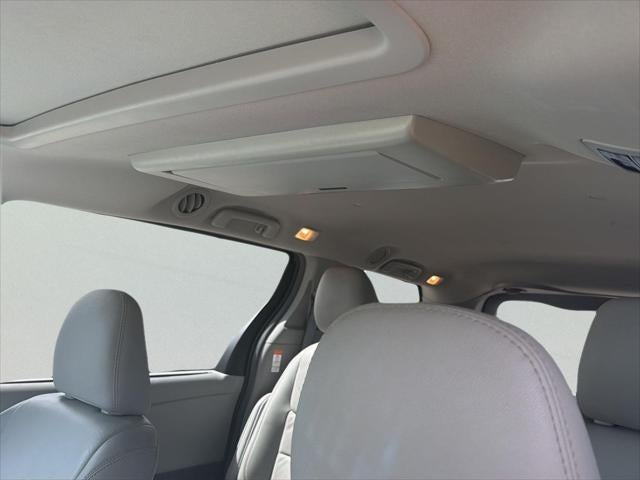 2017 Toyota Sienna XLE Premium 8-Passenger
