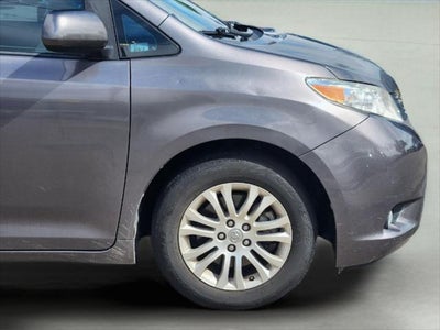 2017 Toyota Sienna XLE Premium 8-Passenger