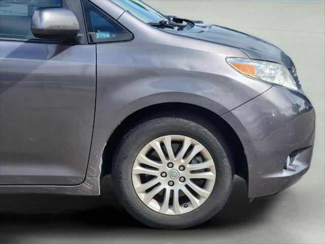 2017 Toyota Sienna XLE Premium 8-Passenger