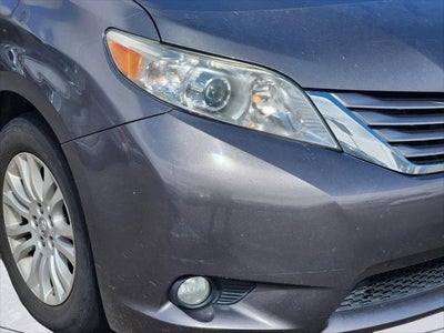 2017 Toyota Sienna XLE Premium 8-Passenger