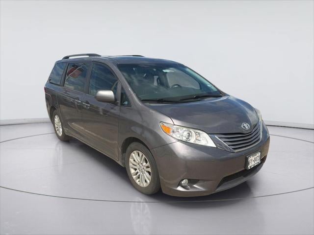2017 Toyota Sienna XLE Premium 8-Passenger