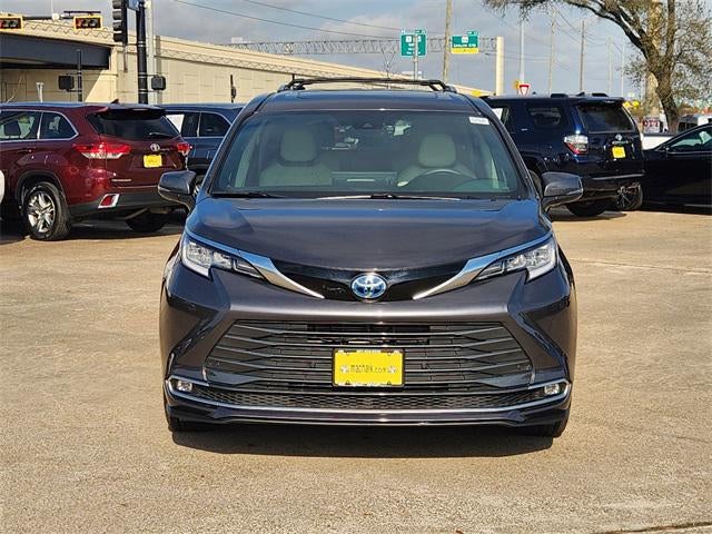 2025 Toyota Sienna Limited 7 Passenger