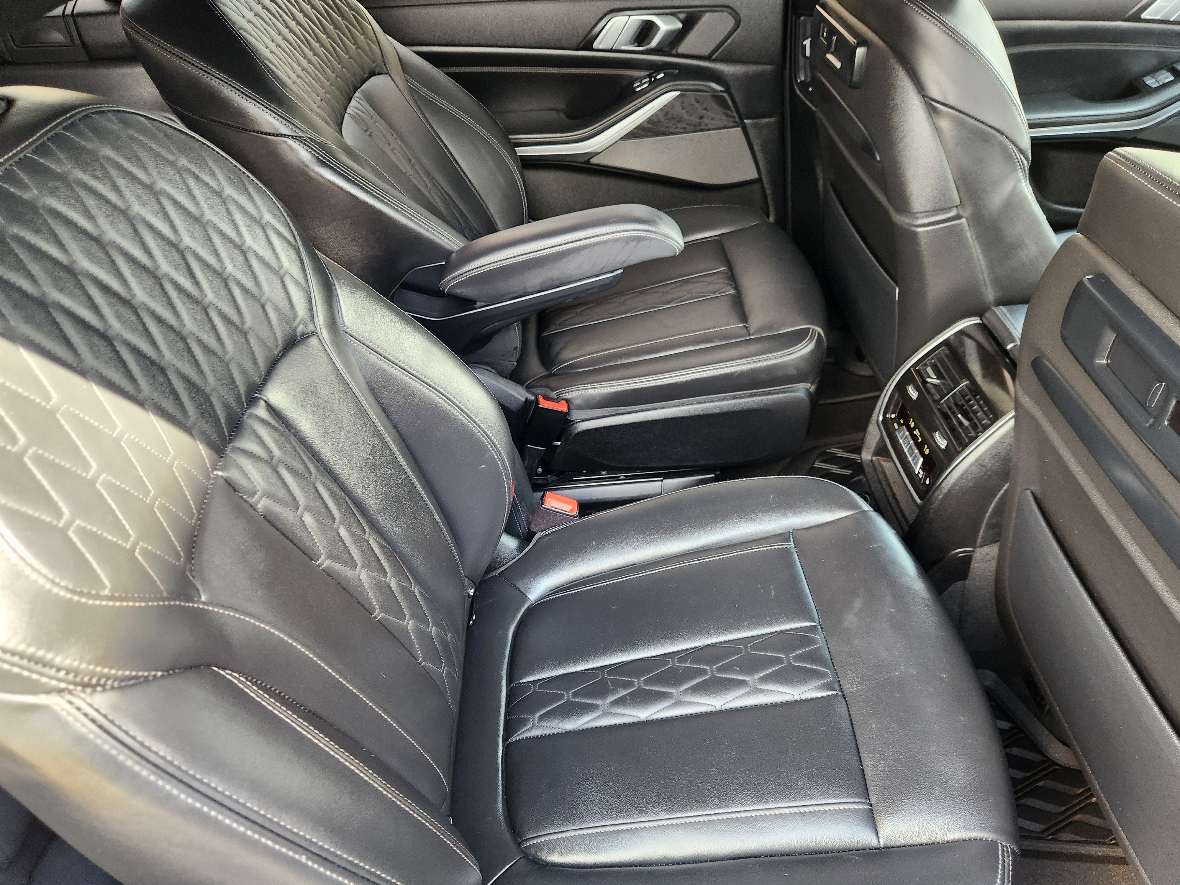 2022 BMW X7 M50i