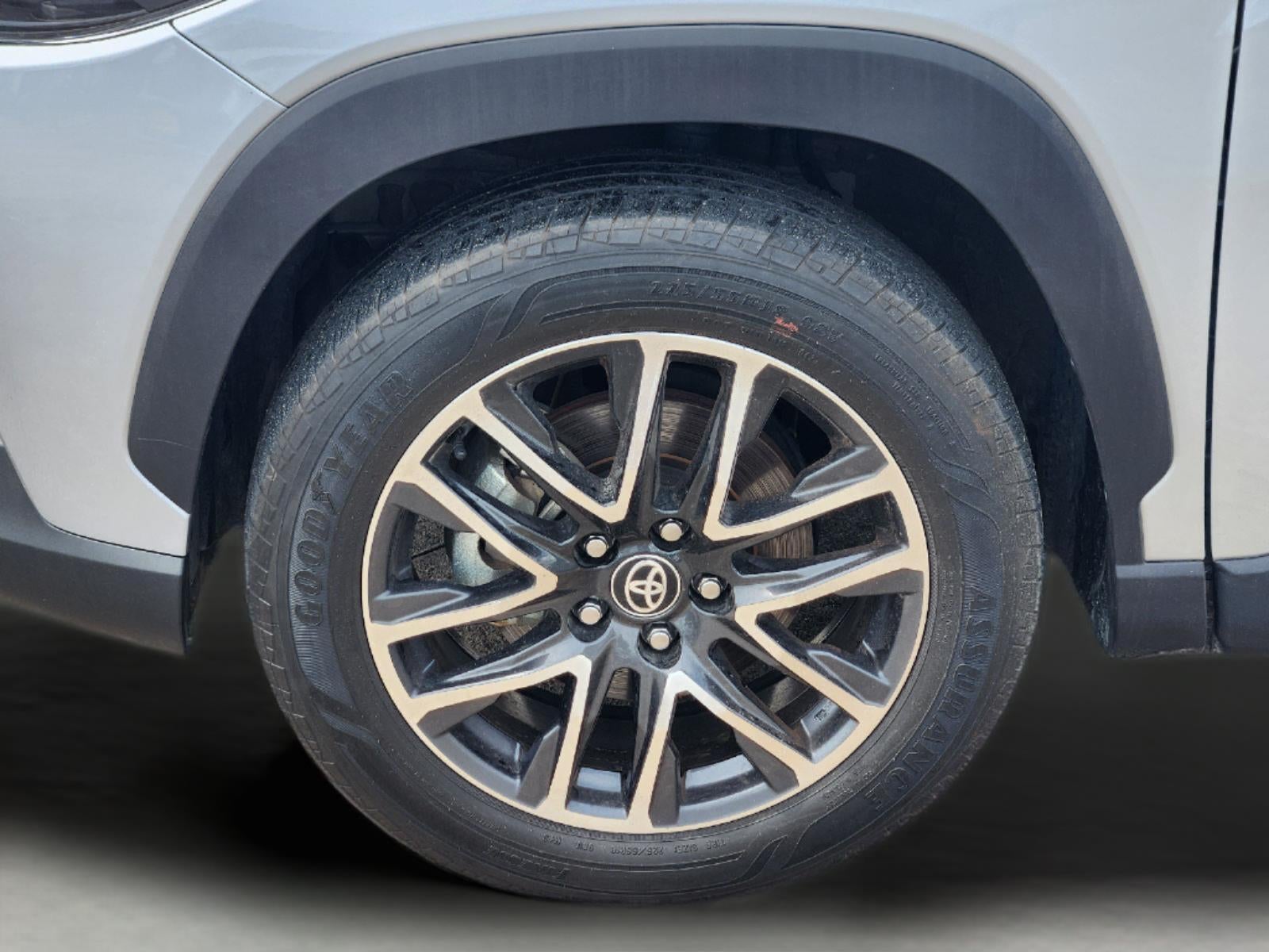 2026 Toyota Corolla Cross XLE - Photo 10