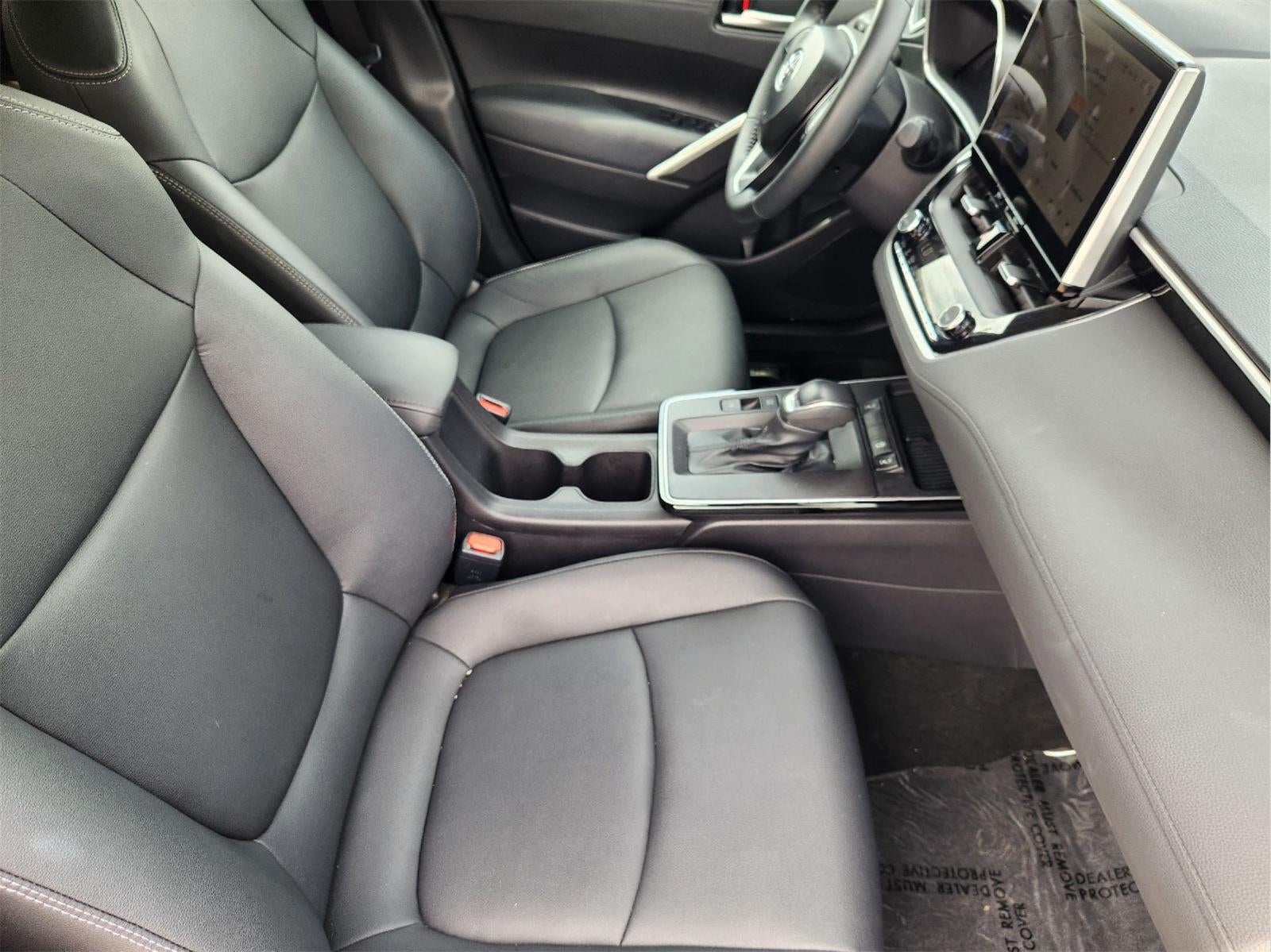 2026 Toyota Corolla Cross XLE - Photo 14