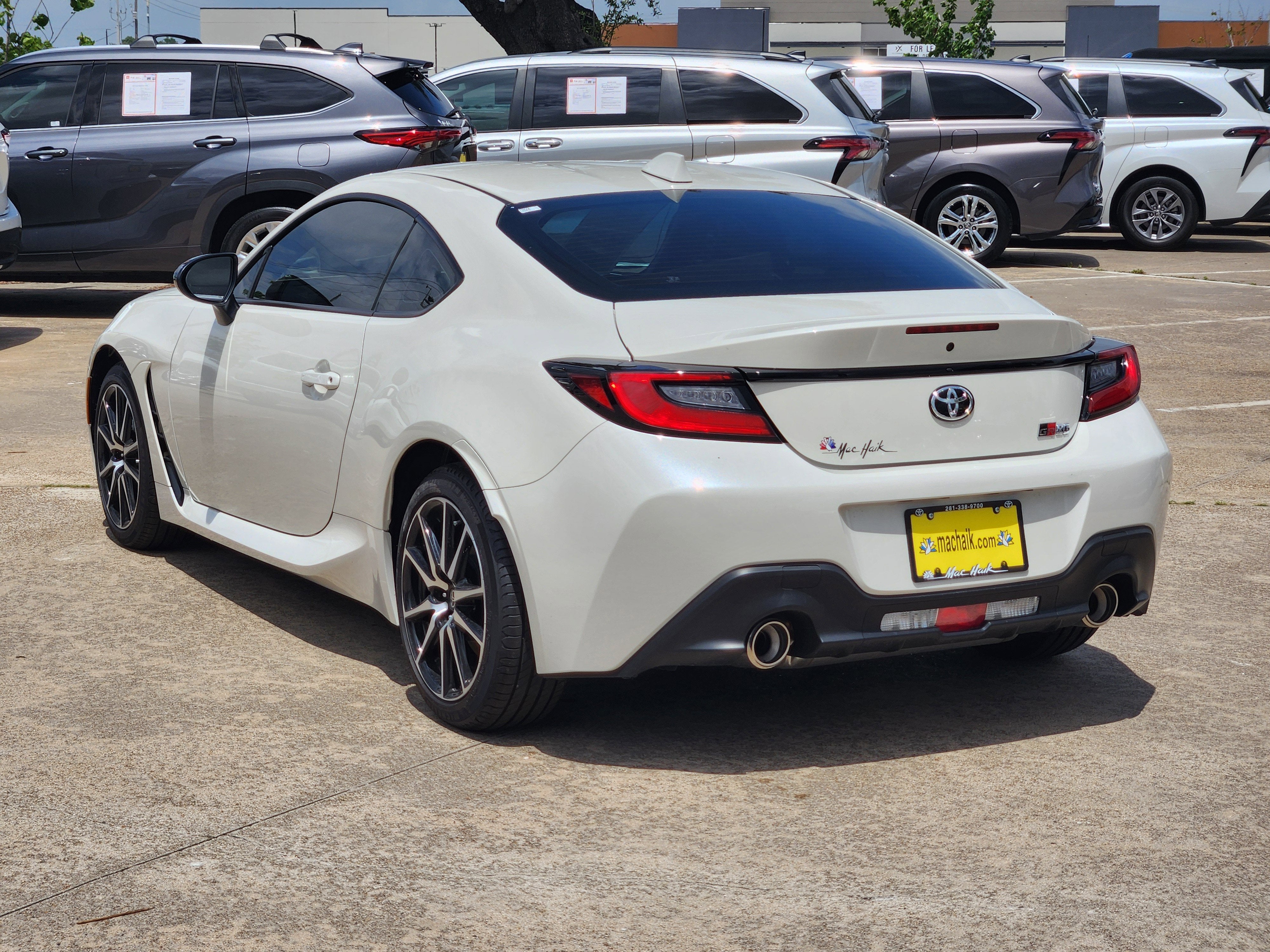2026 Toyota GR86 Base PREMIUM PAINT