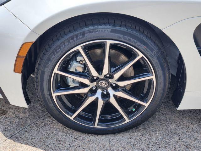 2026 Toyota GR86 Base PREMIUM PAINT