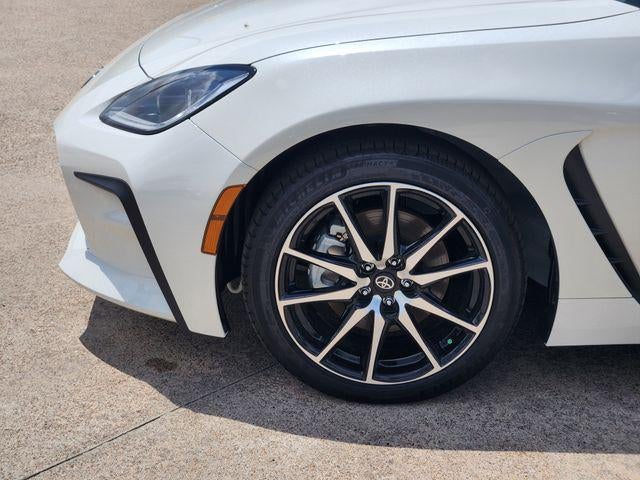 2026 Toyota GR86 Base PREMIUM PAINT