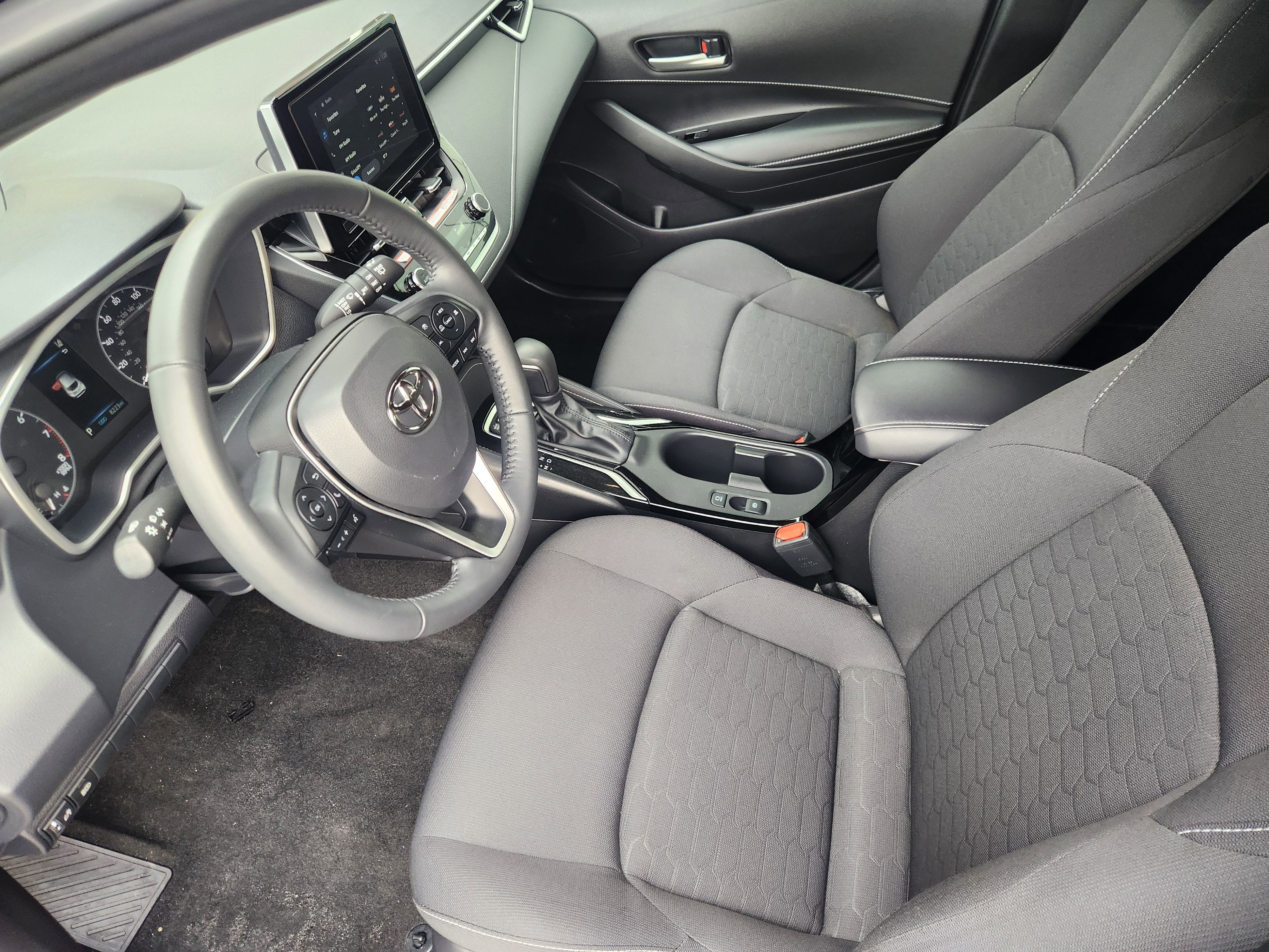 2025 Toyota Corolla Hatchback SE