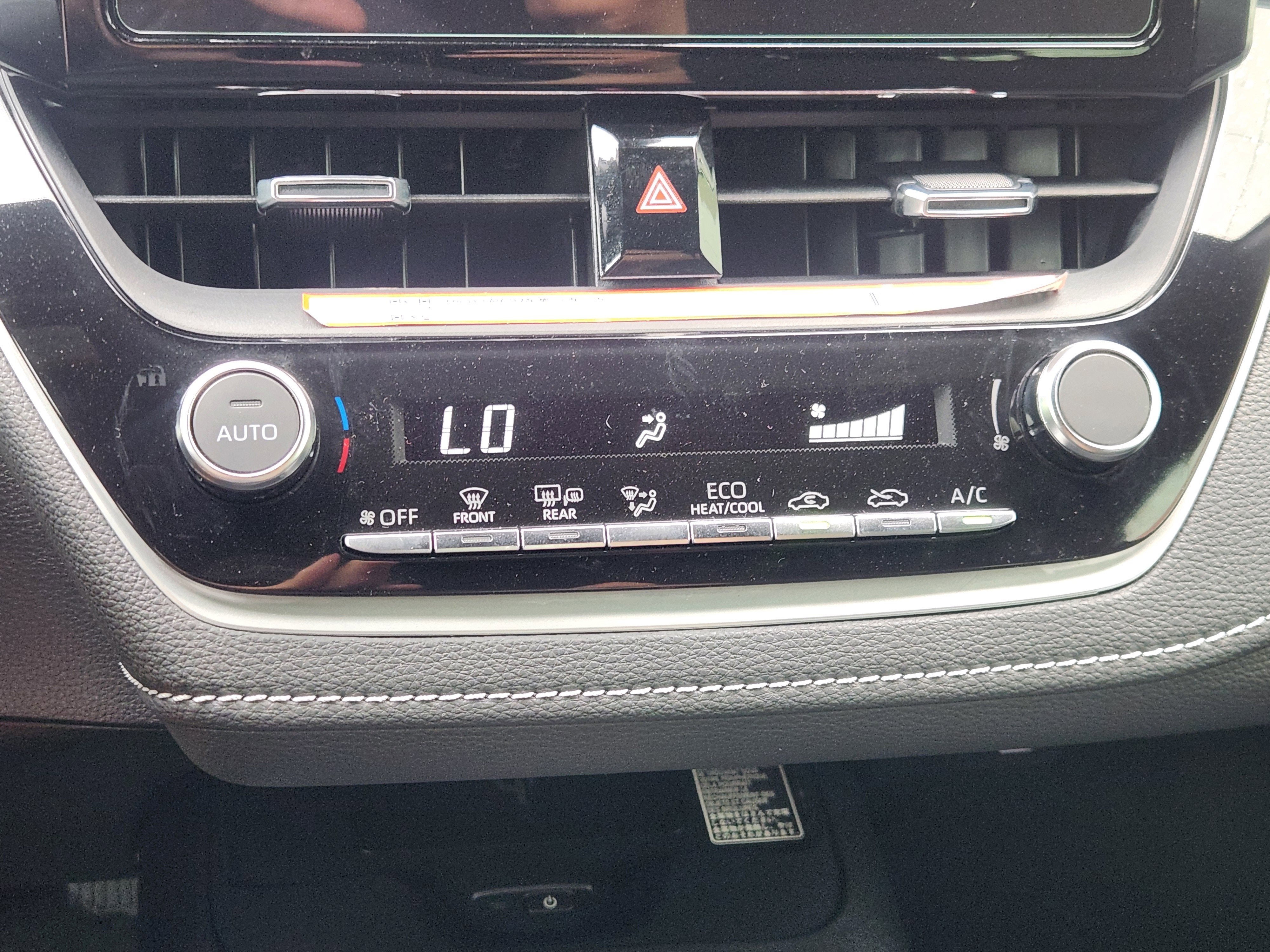 2025 Toyota Corolla Hatchback SE