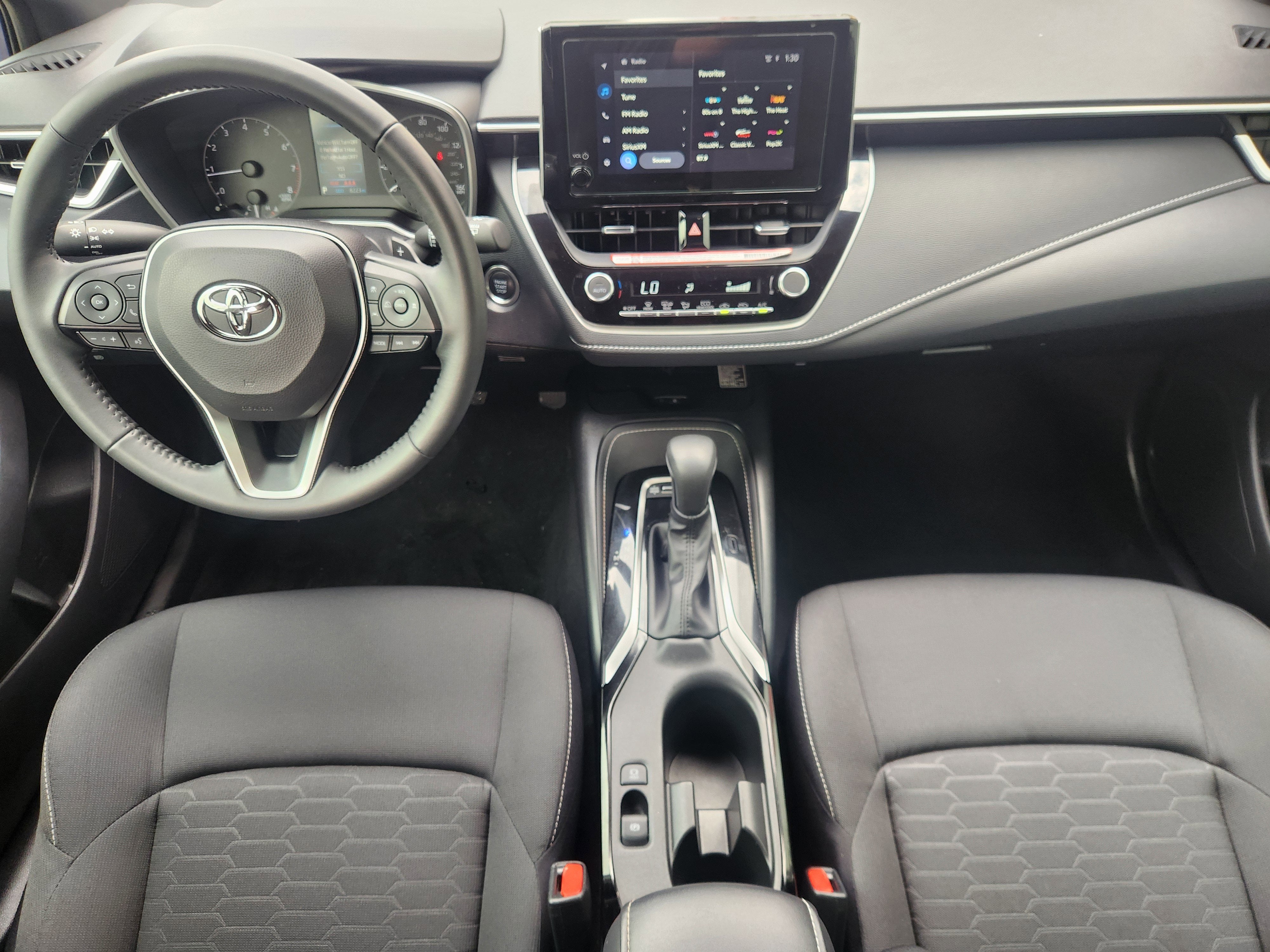 2025 Toyota Corolla Hatchback SE