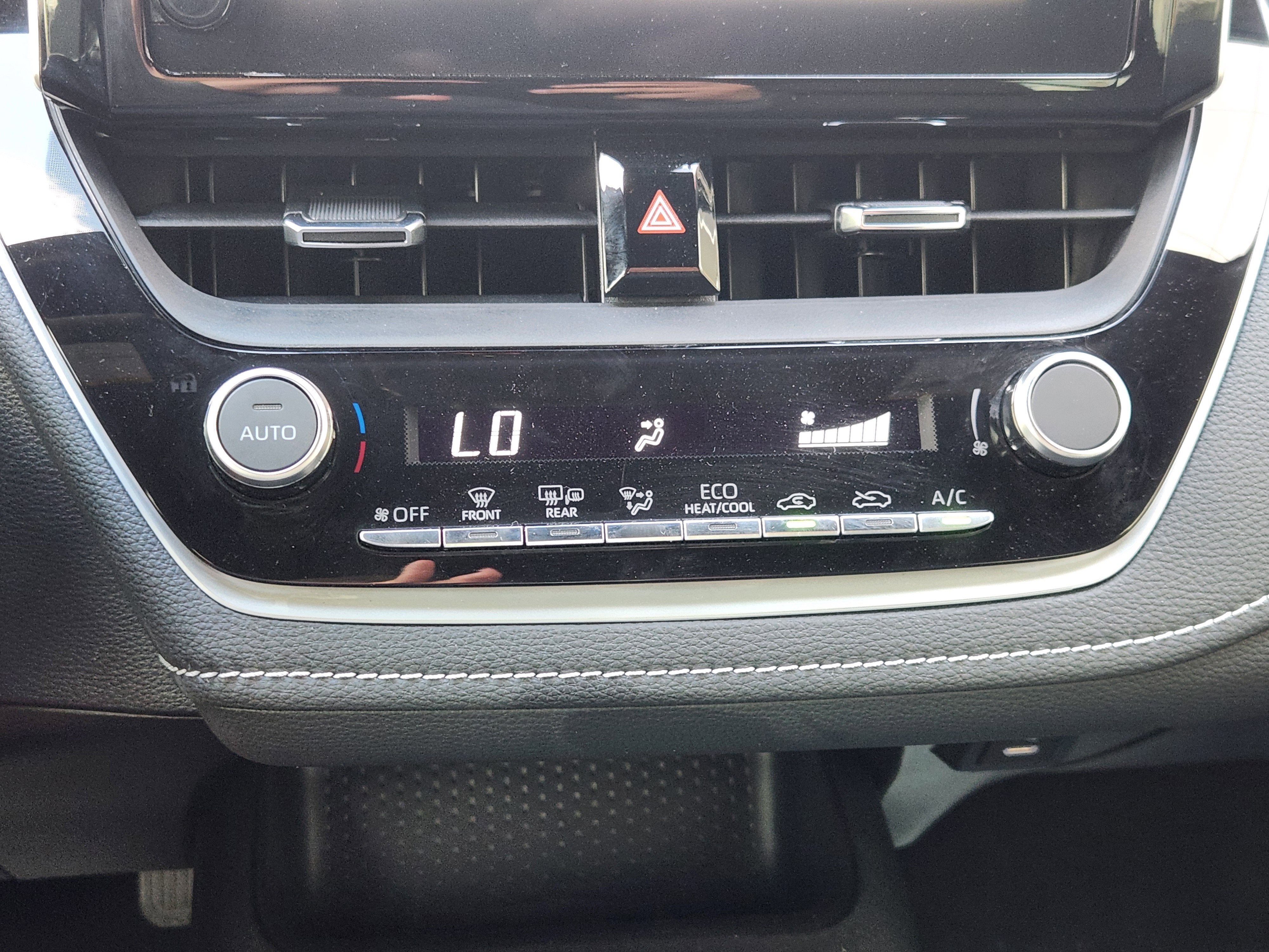 2025 Toyota Corolla Hatchback SE