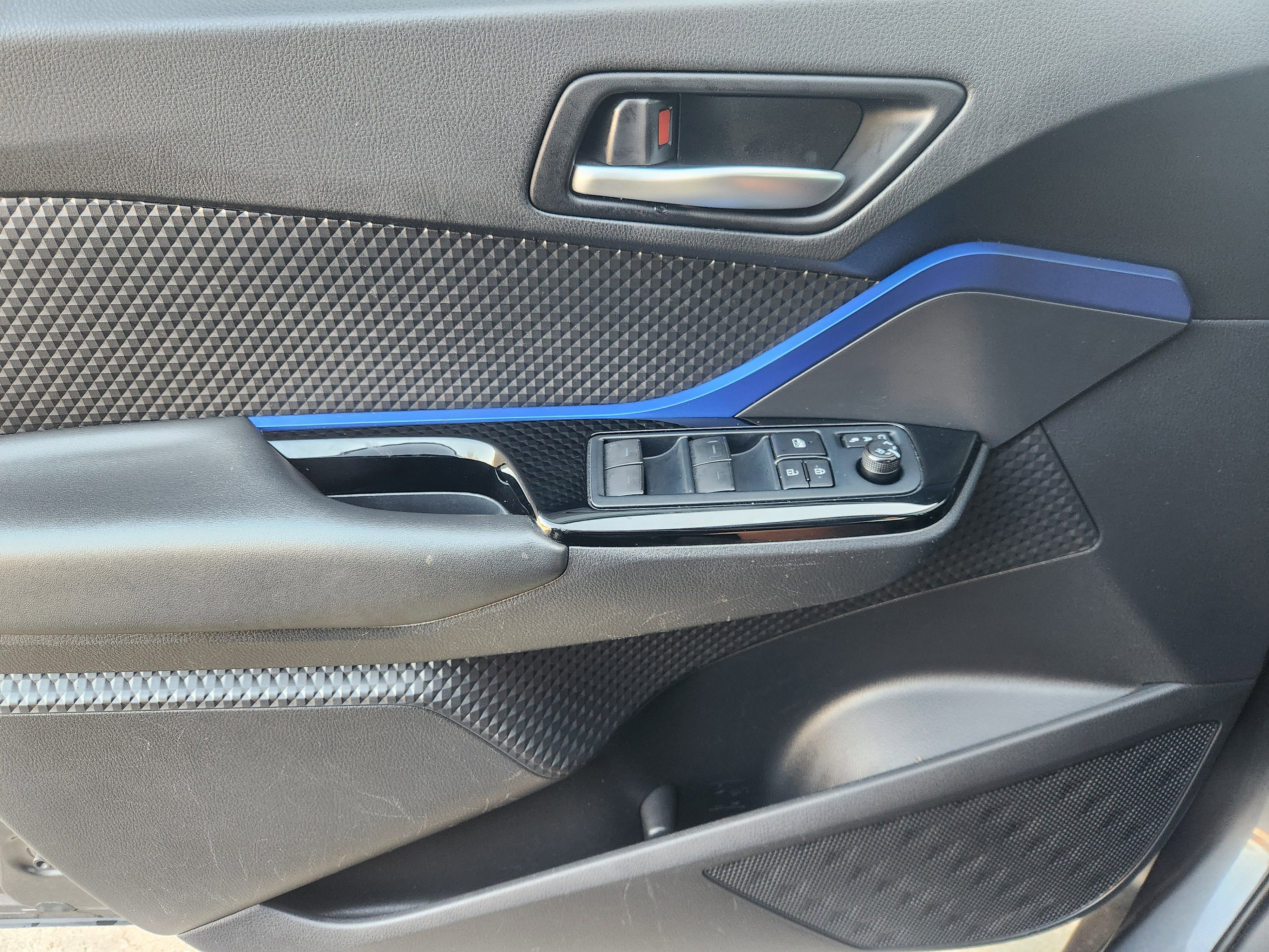 2022 Toyota C-HR XLE