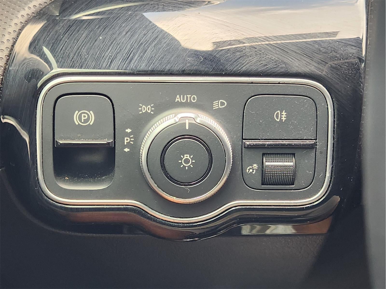 2022 Mercedes-Benz 220 Base