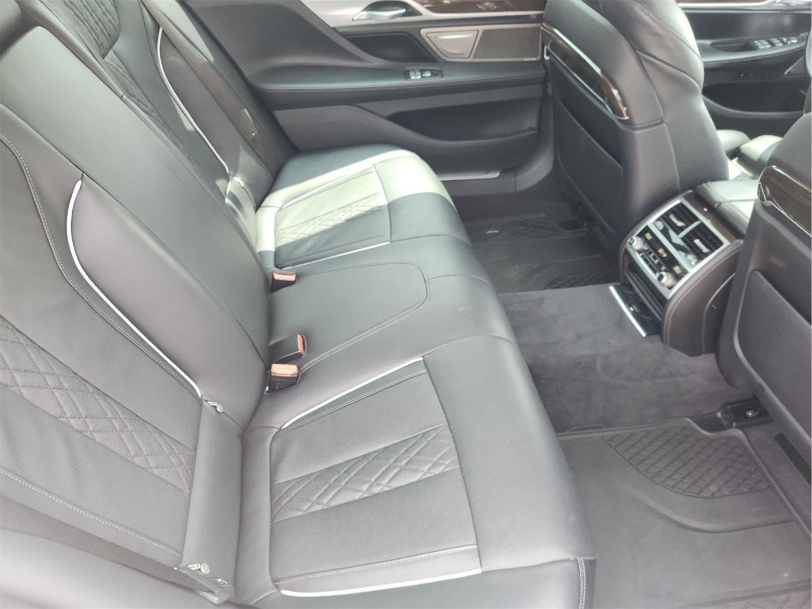 2022 BMW 7 Series 740i