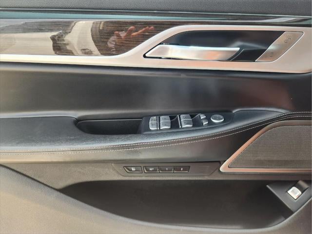 2022 BMW 7 Series 740i