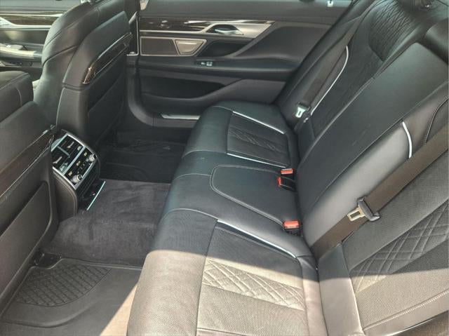 2022 BMW 7 Series 740i