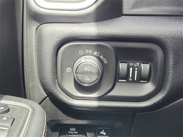 2021 RAM 1500 Laramie Crew Cab 4x2 5'7" Box