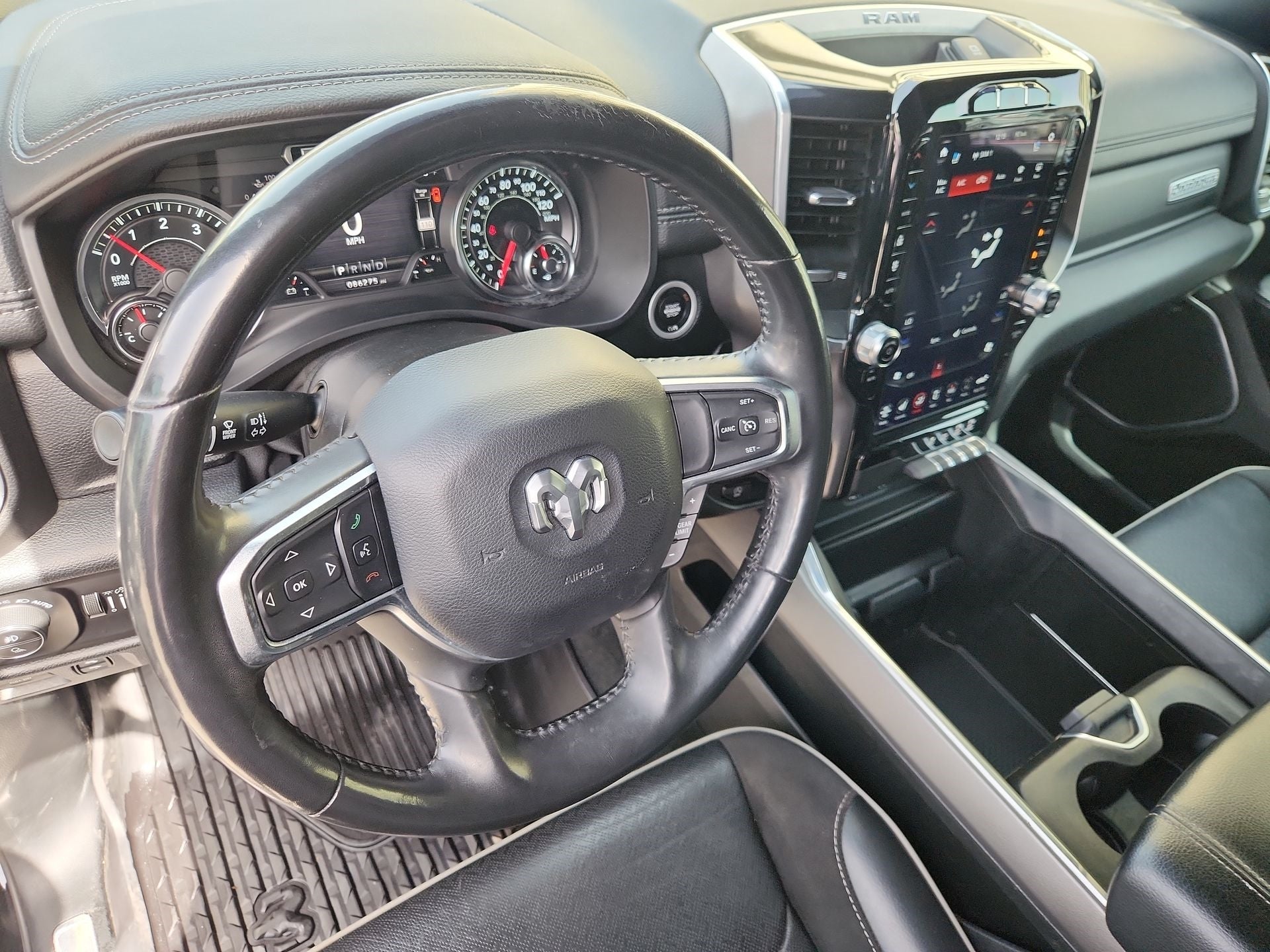 2021 RAM 1500 Laramie Crew Cab 4x2 5'7" Box