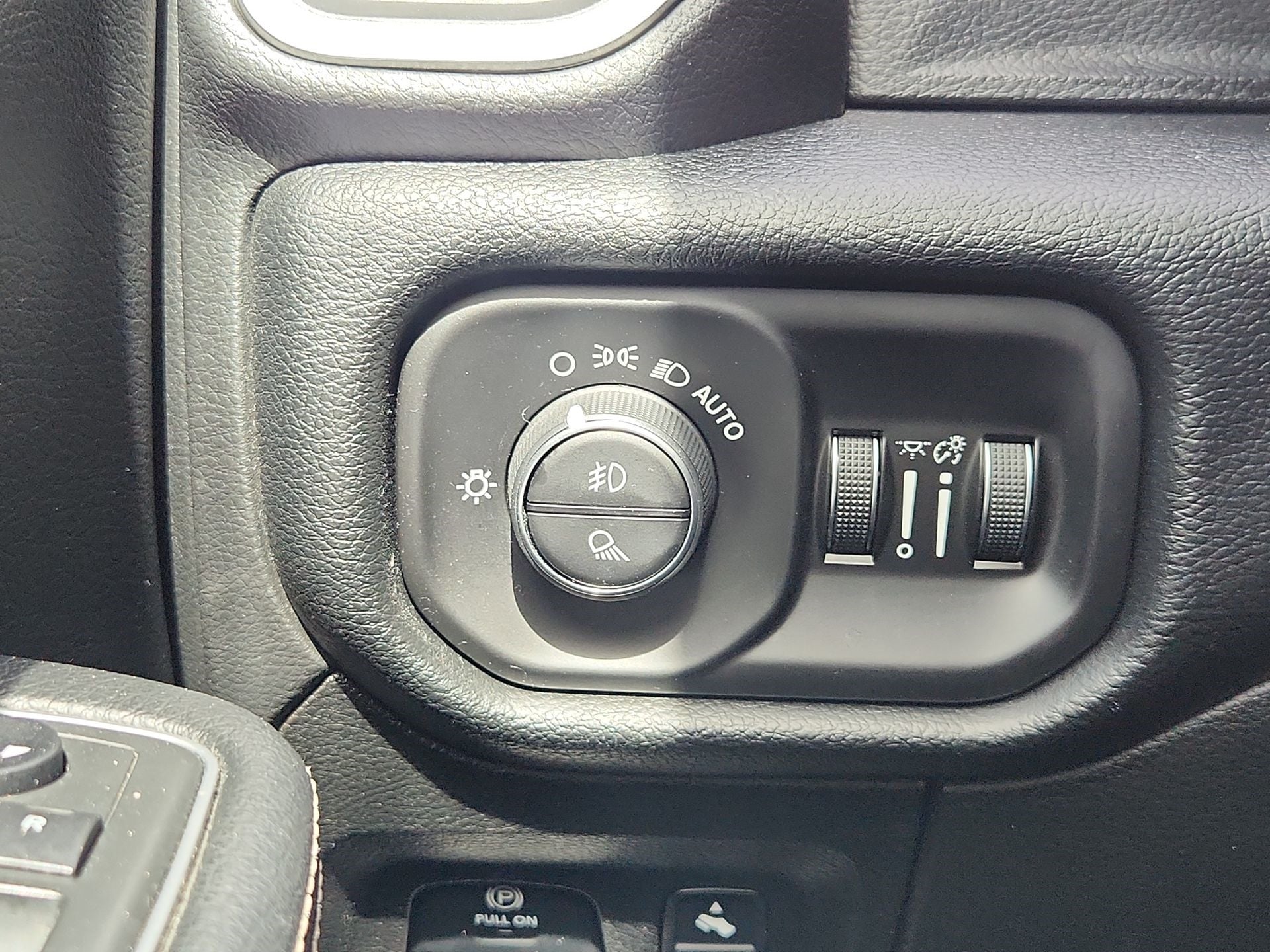 2021 RAM 1500 Laramie Crew Cab 4x2 5'7" Box