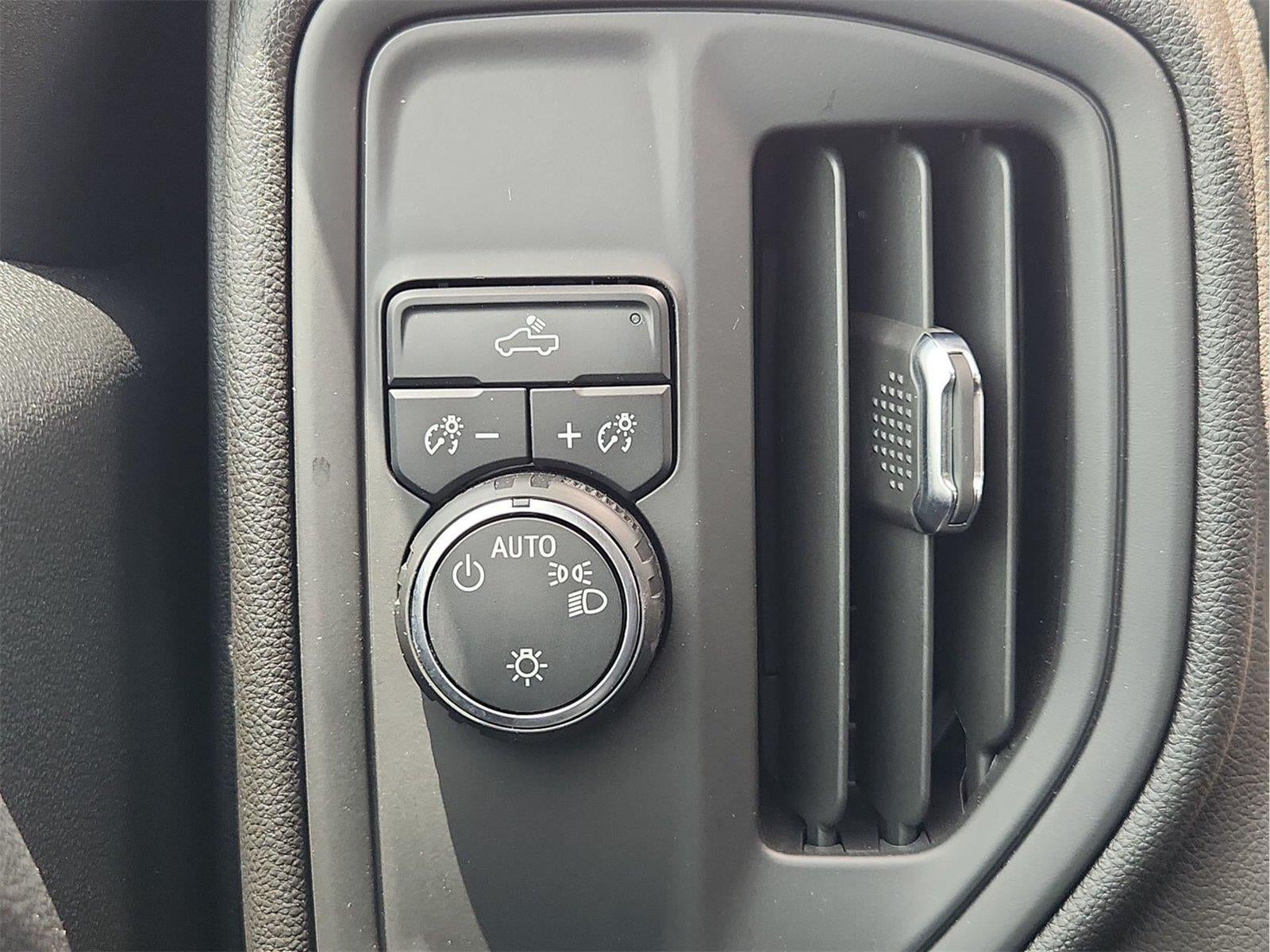 2025 Chevrolet Silverado 1500 Custom