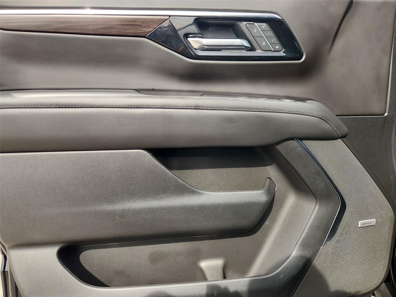 2025 Chevrolet Suburban LT