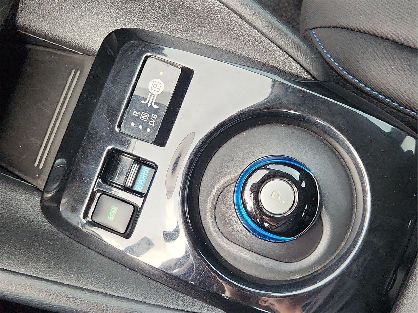 2022 Nissan LEAF SV