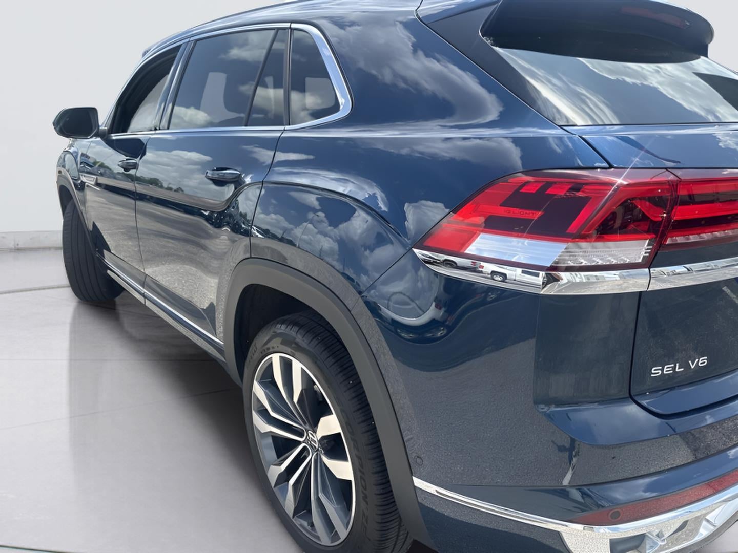 2023 Volkswagen Atlas Cross Sport 3.6L V6 SEL Premium R-Line