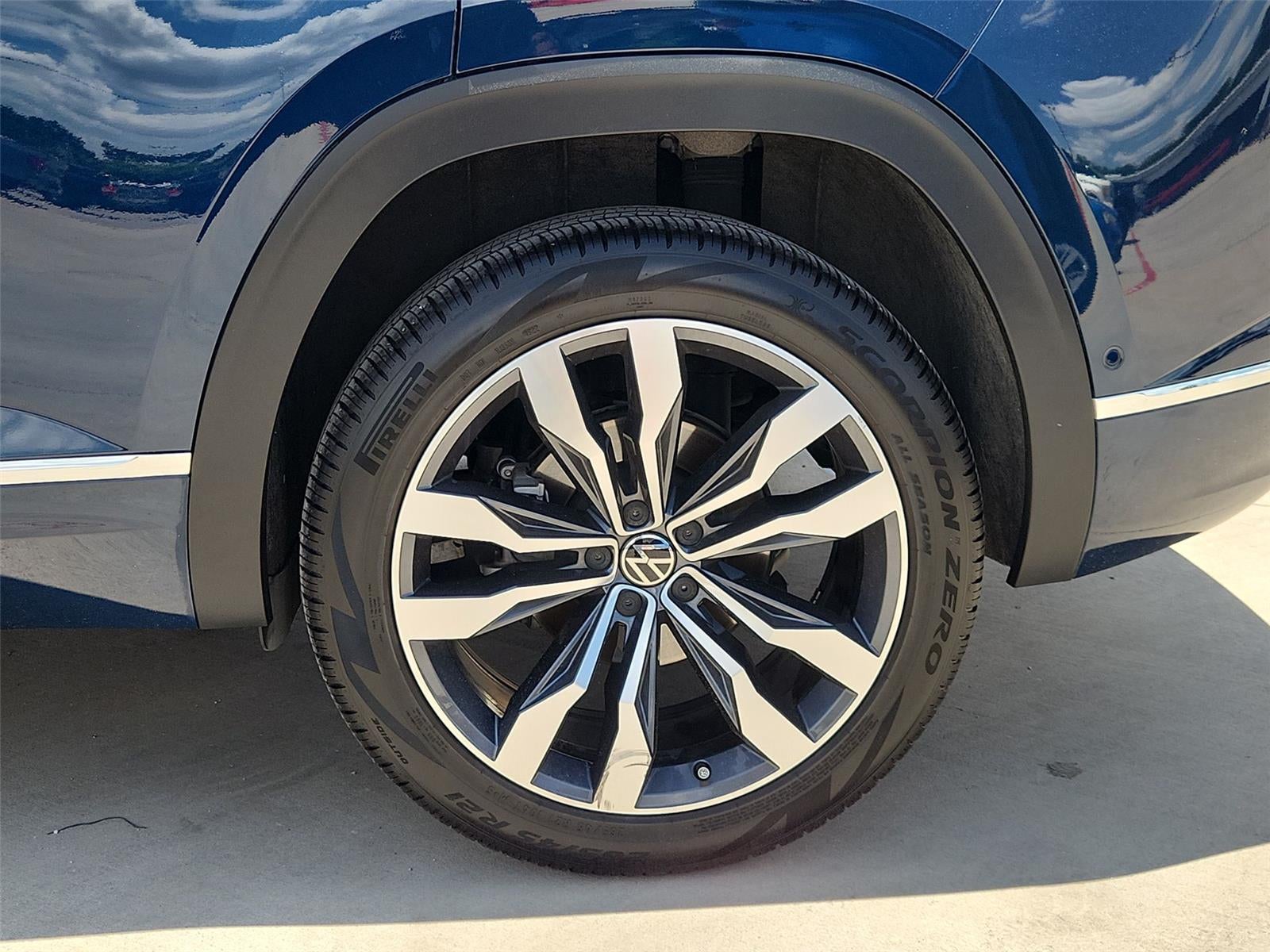 2023 Volkswagen Atlas Cross Sport 3.6L V6 SEL Premium R-Line