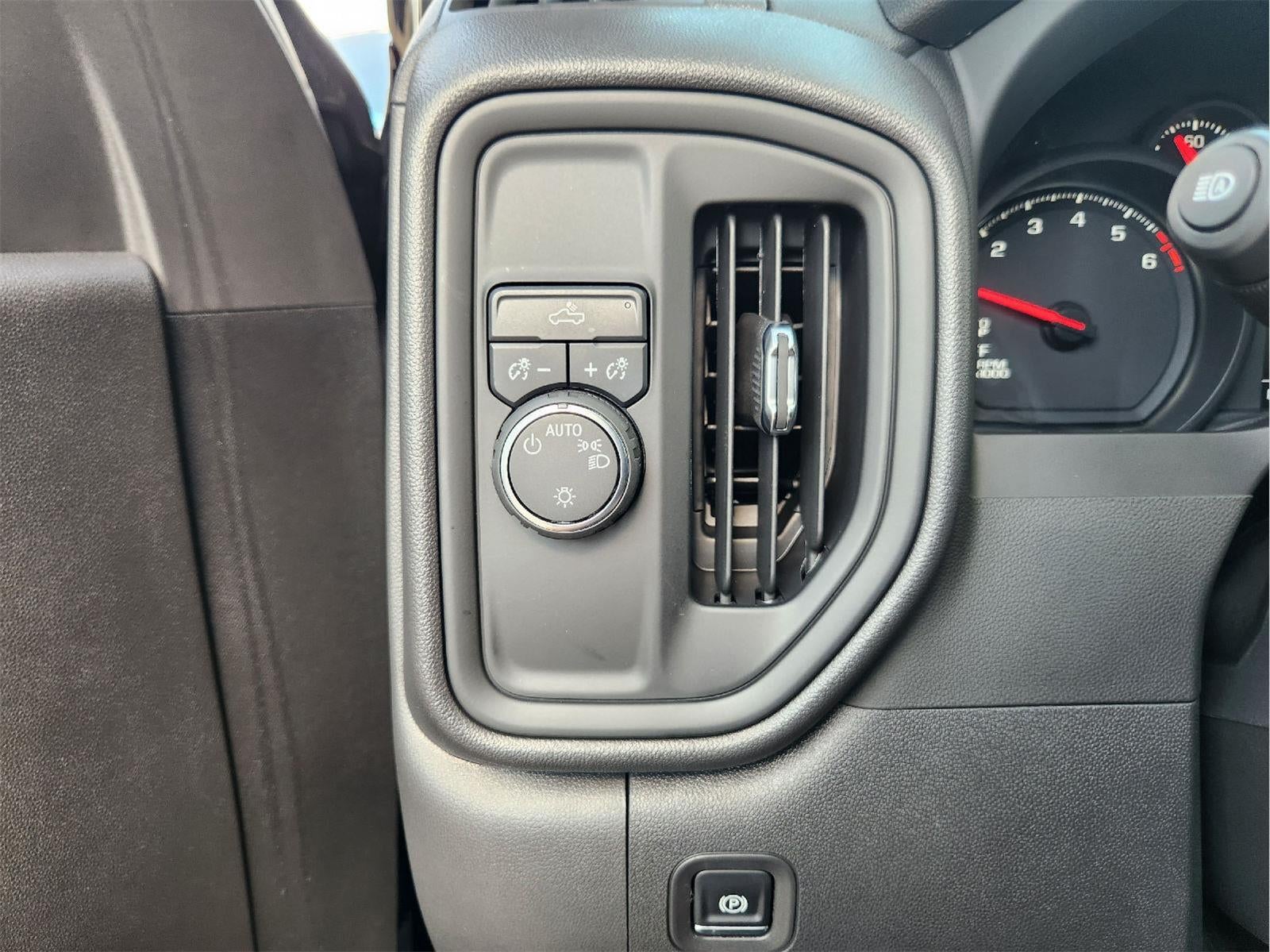 2025 Chevrolet Silverado 1500 Custom