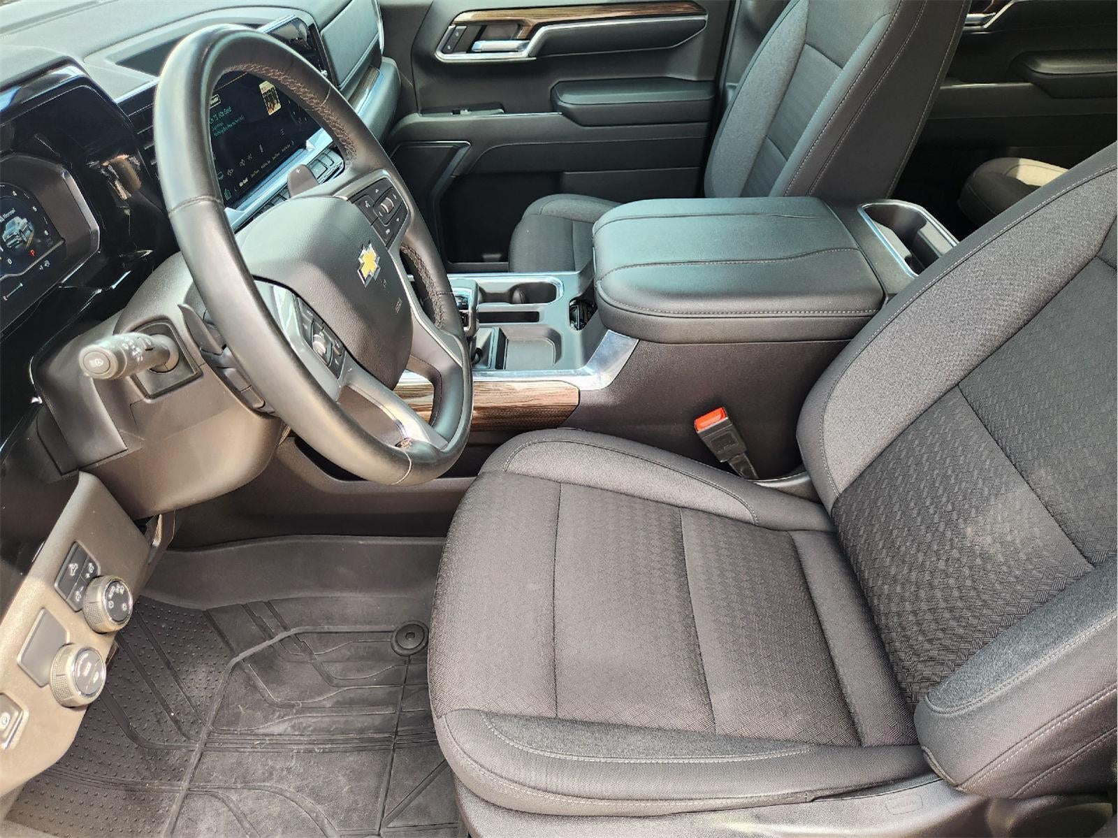 2024 Chevrolet SILVERADO 1500 LT