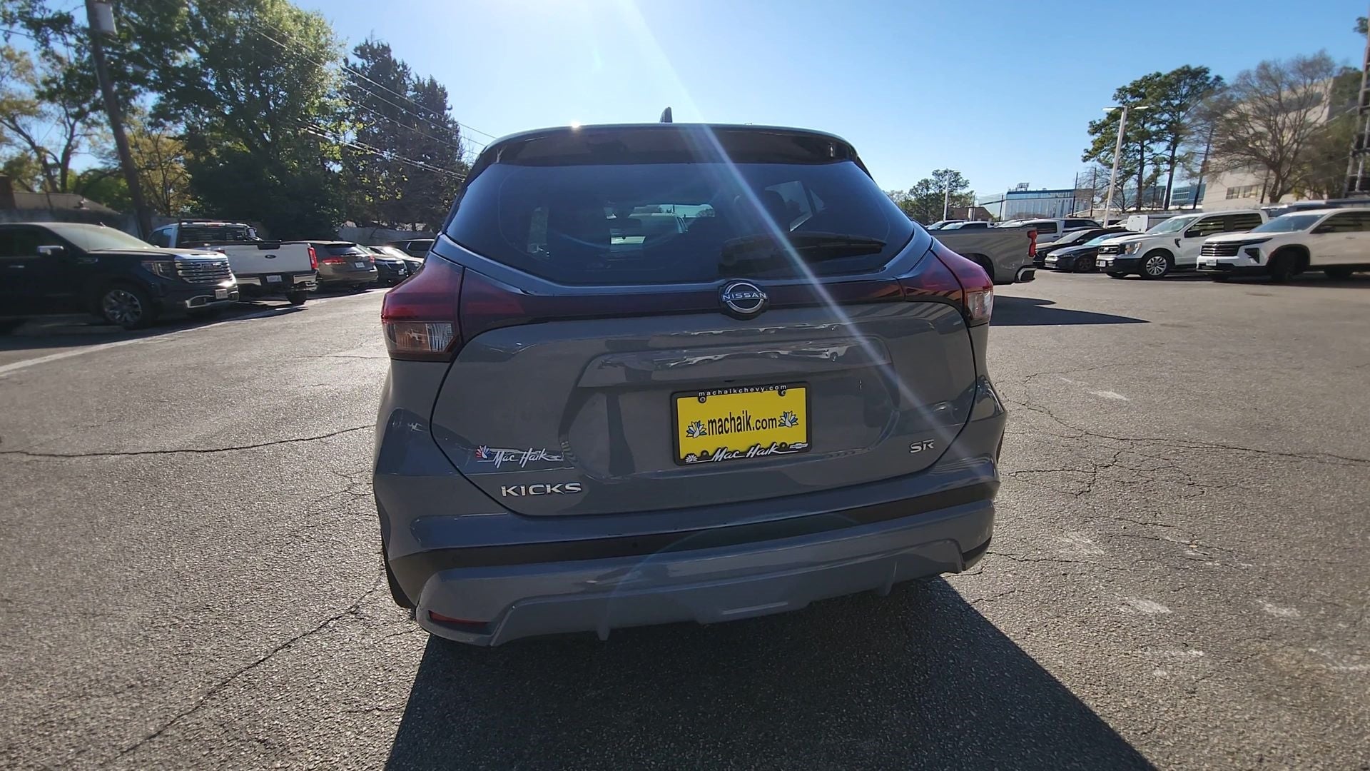 2023 Nissan Kicks SR