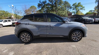 2023 Nissan Kicks SR